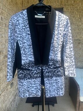 Peter Nygard Black & White Patterned Crop Sleeve Blazer